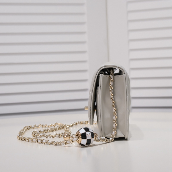 シャネルバッグ側面デザイン